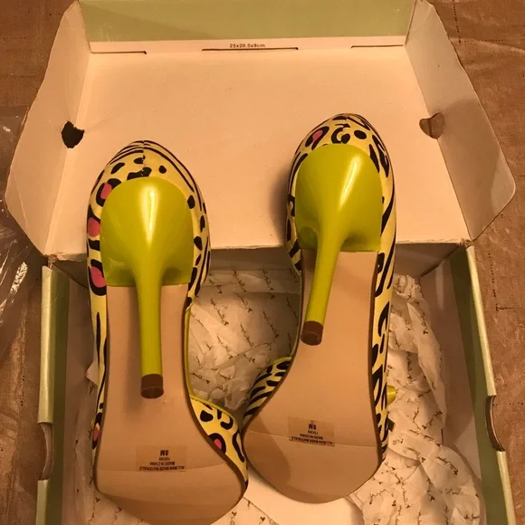 NWT. Sarah Jayne brand heels, size 8 - Picture 4 of 5